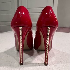 Valentino red patent leather pumps. Size 38. 4 inch heel